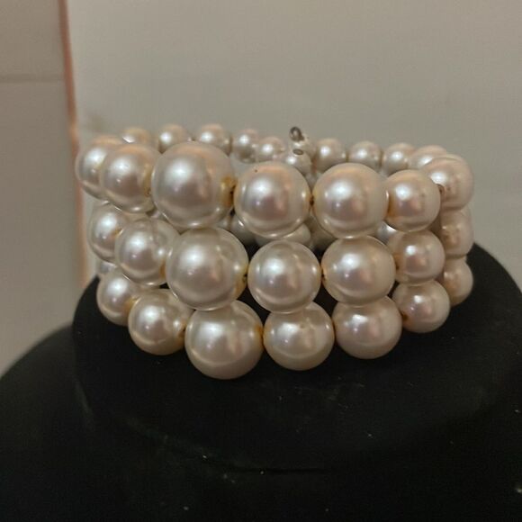 4” x 1.5” 3-row lustrous white simulated pearl angled cuff bracelet - Picture 4 of 10